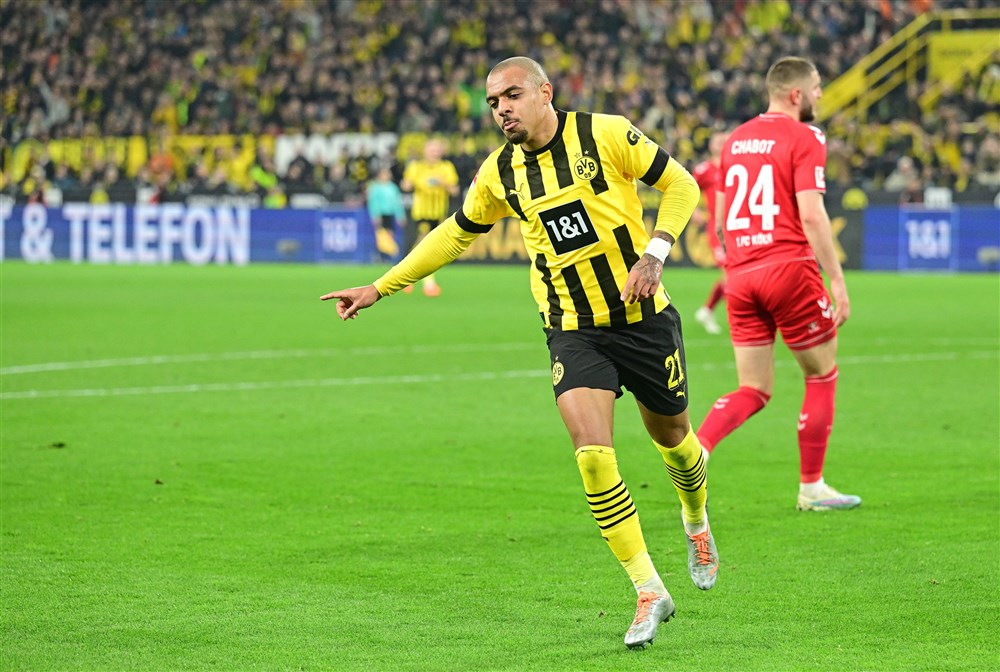 Malen laat zich zien aan Koeman tijdens wervelend optreden Dortmund