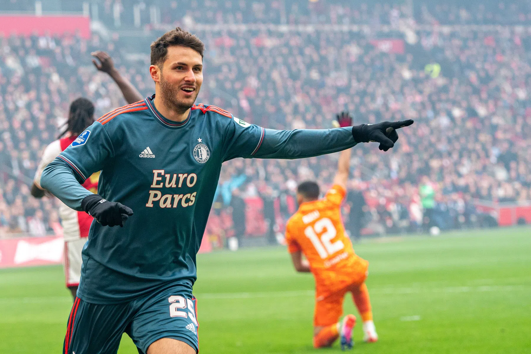 Giménez bezorgt Feyenoord droomstart in de Johan Cruijff Arena