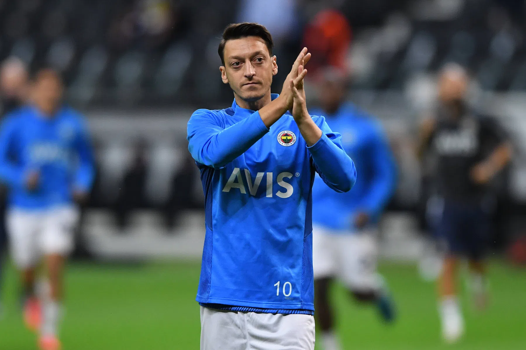 Meesteraangever Özil (34) zet punt achter imposante carrière