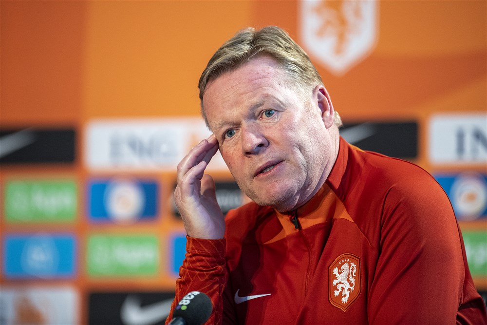 Koeman schrok van nieuws over virus, maar schrijft ziek vijftal nog niet af