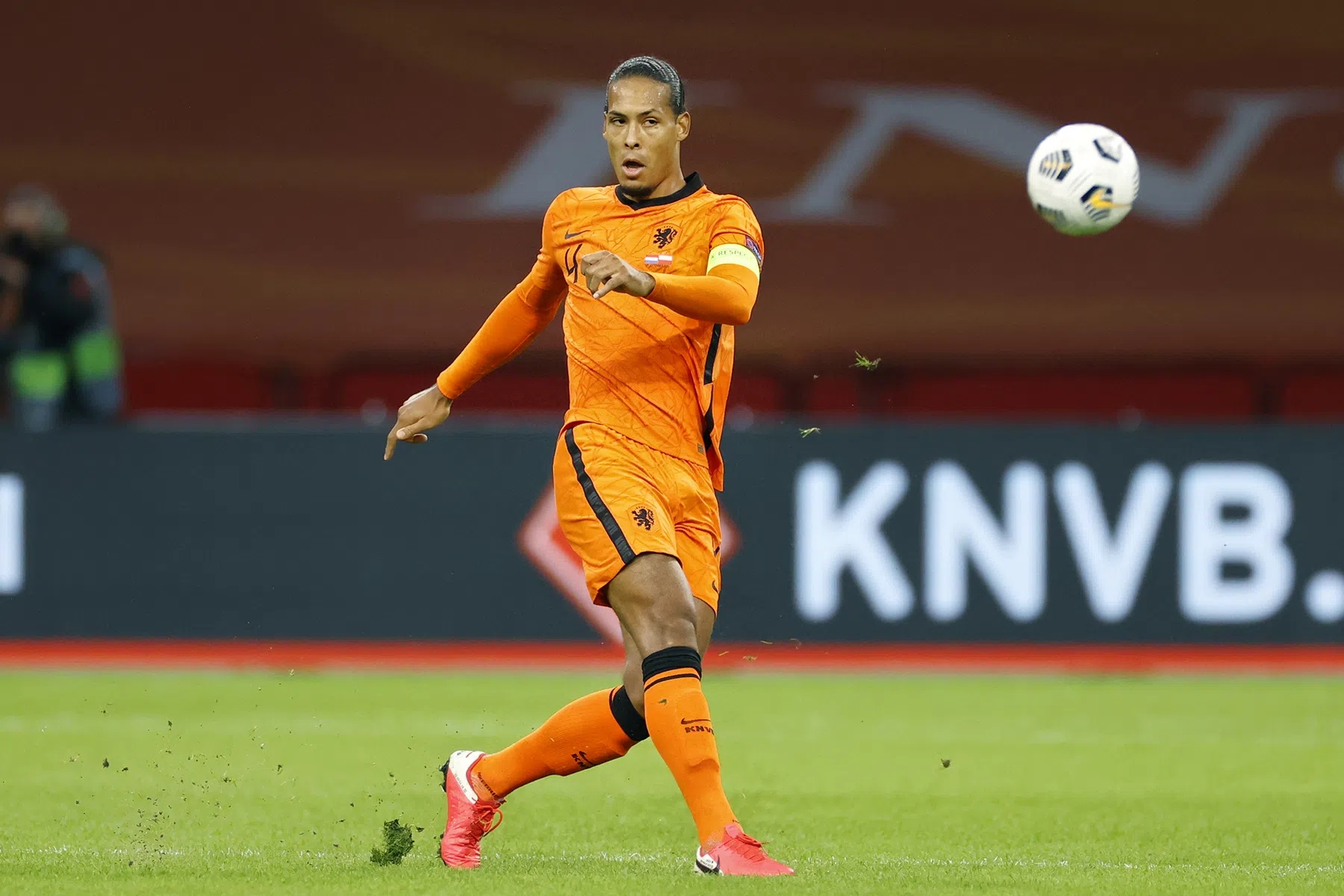 Van Dijk looft assistent-bondscoach na eerste kennismaking