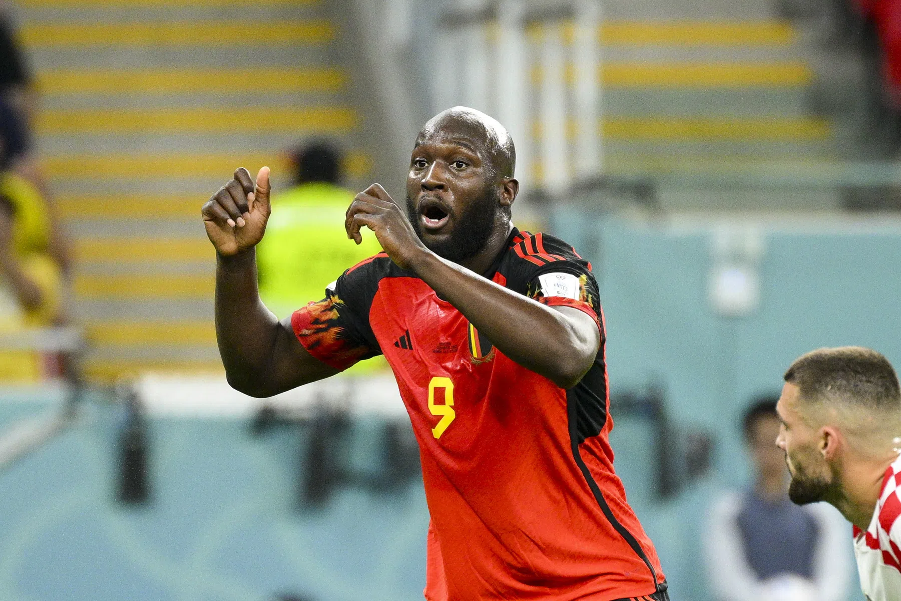 België-debutant Bakayoko draagt bij aan hattrick Lukaku, Tadic grote man bij Servië