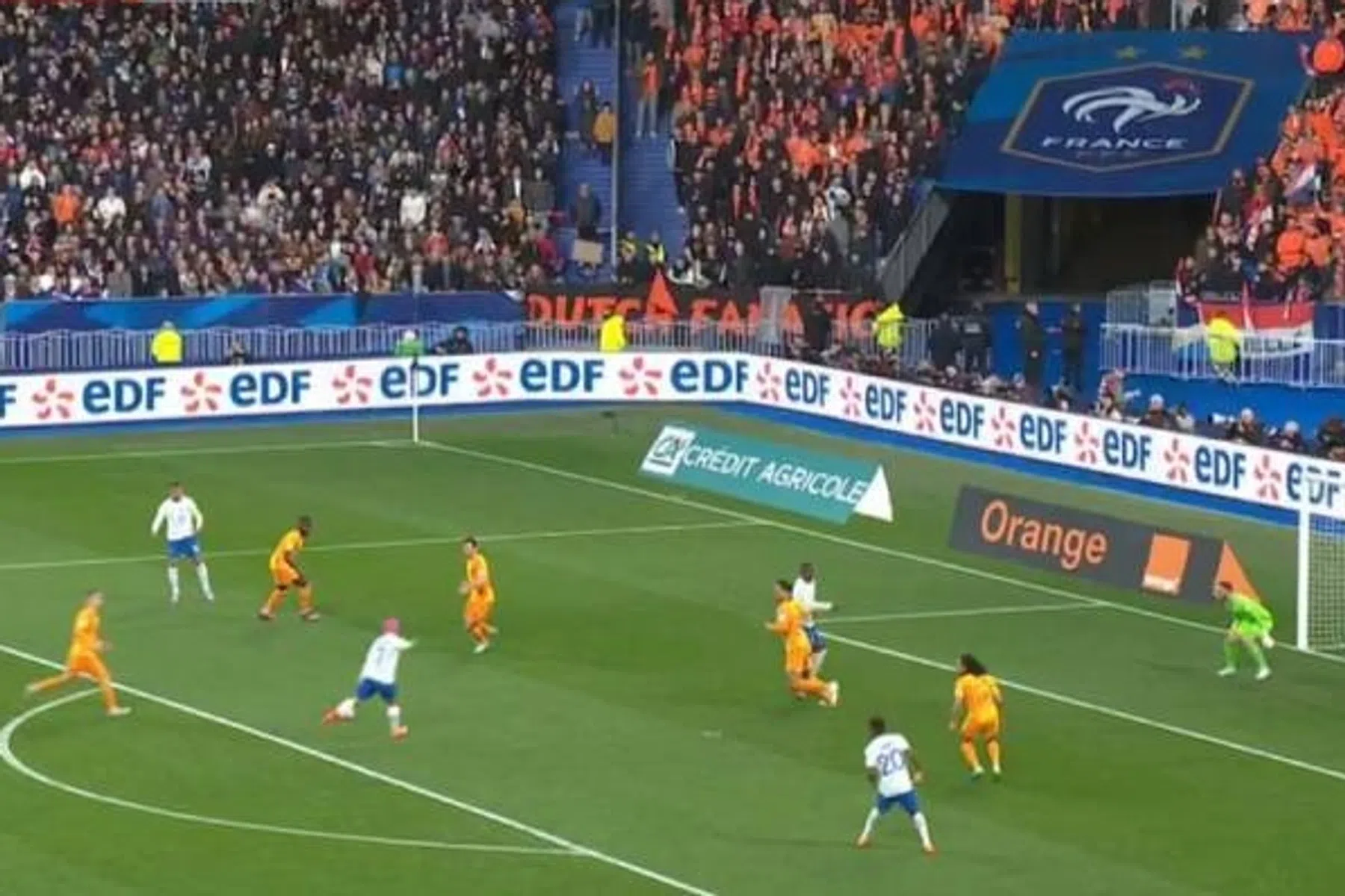 Dramatische start Oranje: Frankrijk genadeloos voor ongelukkige Taylor en Cillessen