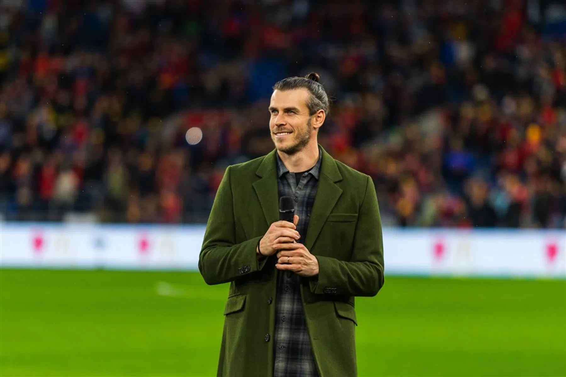 Bale geëmotioneerd door afscheid bij Wales: 'Hij ging eerst nog even golfen'