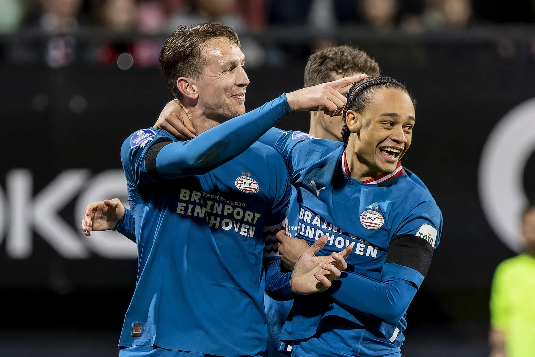 Luuk de Jong houdt hoop op landstitel: 'Vaker gekke dingen meegemaakt'
