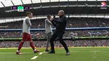 Thumbnail for article: Opmerkelijk onderonsje tussen Guardiola en Tsimikas na City-doelpunt