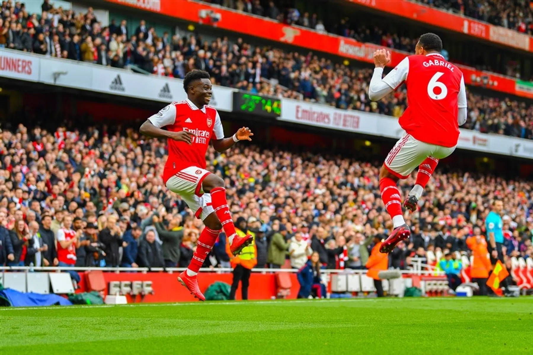 Saka is dé dribbelkoning: wie is opgewassen tegen de Arsenal-ster?