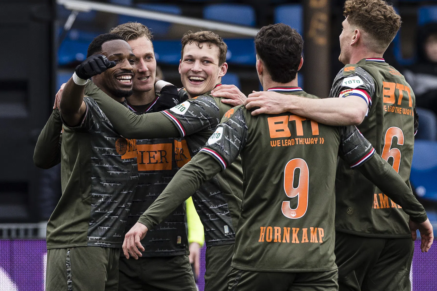 Willem II doet opnieuw goede zaken, emoties bij Oosting na fraai moment