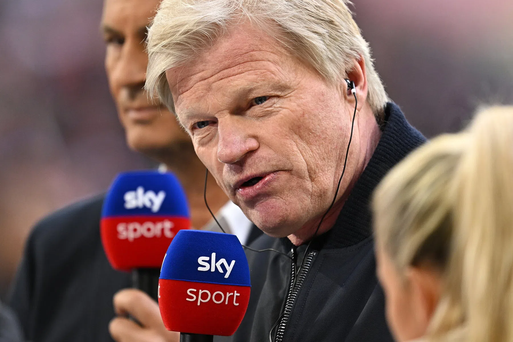 'Liegende' Kahn reageert op aanval Matthäus: 'Hij laat zich meeslepen'