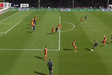 Thumbnail for article: VAR kan buitenspellijn niet trekken: doelpunt Ajax blijft afgekeurd