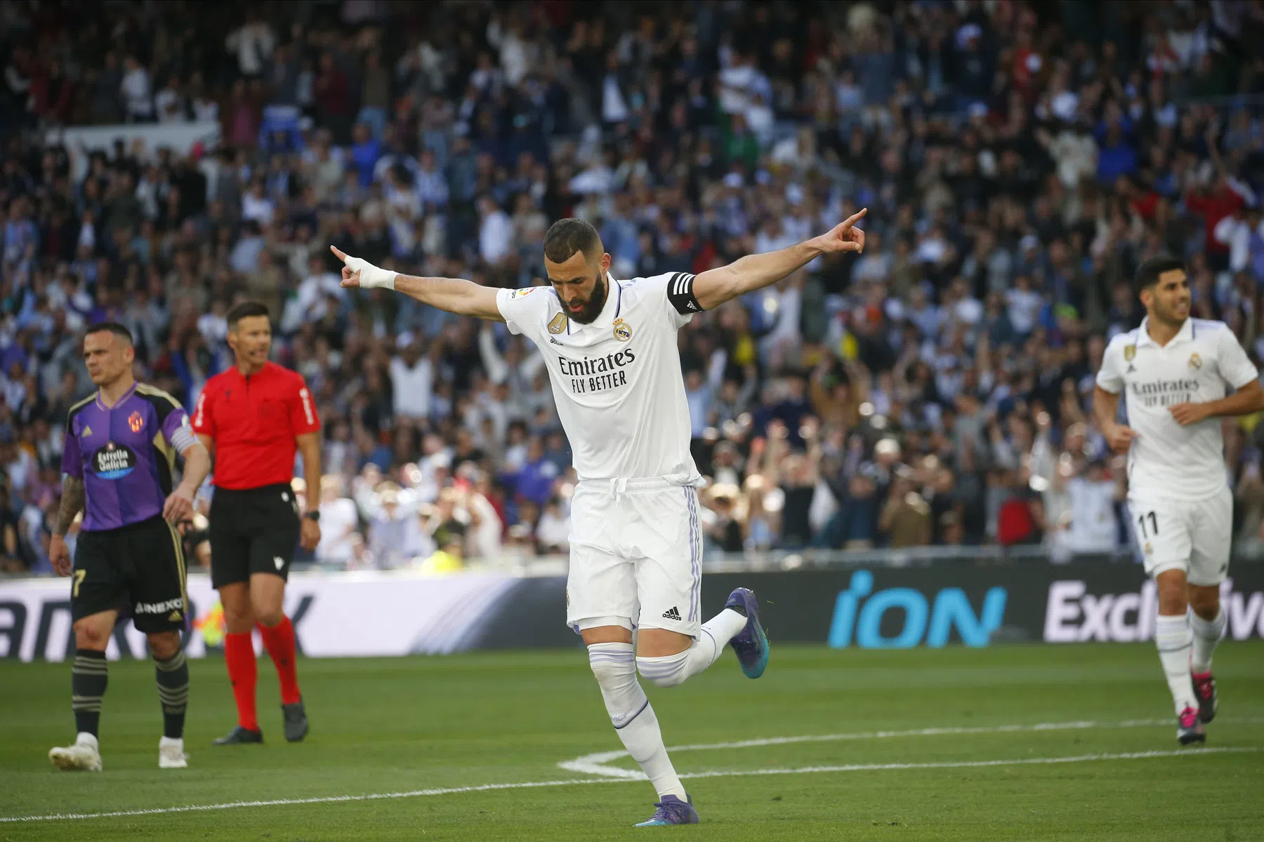Hattrick in zeven minuten: Benzema blinkt uit bij winnend Real Madrid