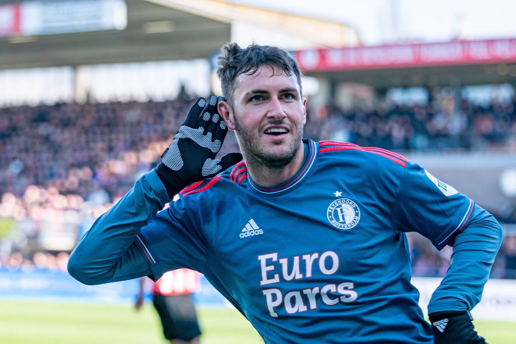 Feyenoord zet Ajax na hete middag bij Sparta op acht punten