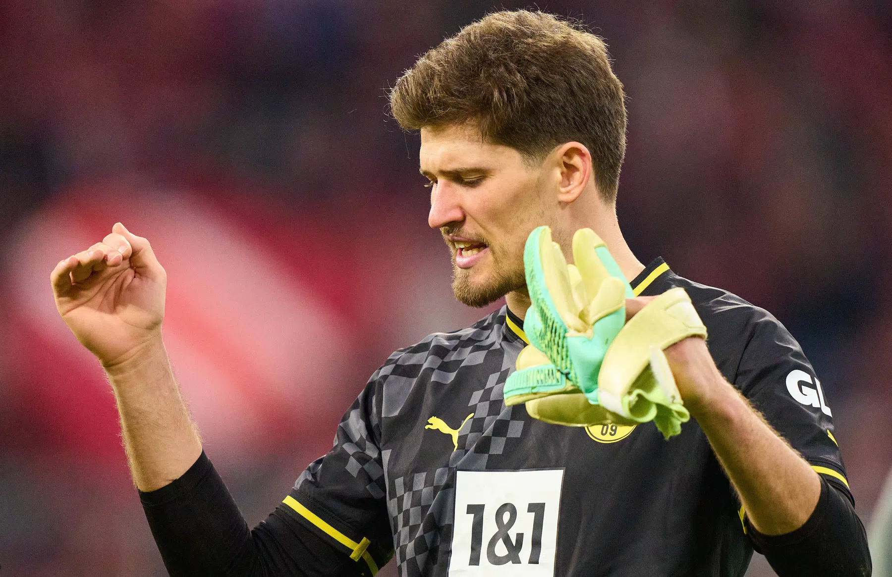Dortmund-keeper neemt geen blad voor de mond na pijnlijke blunder in Klassiker