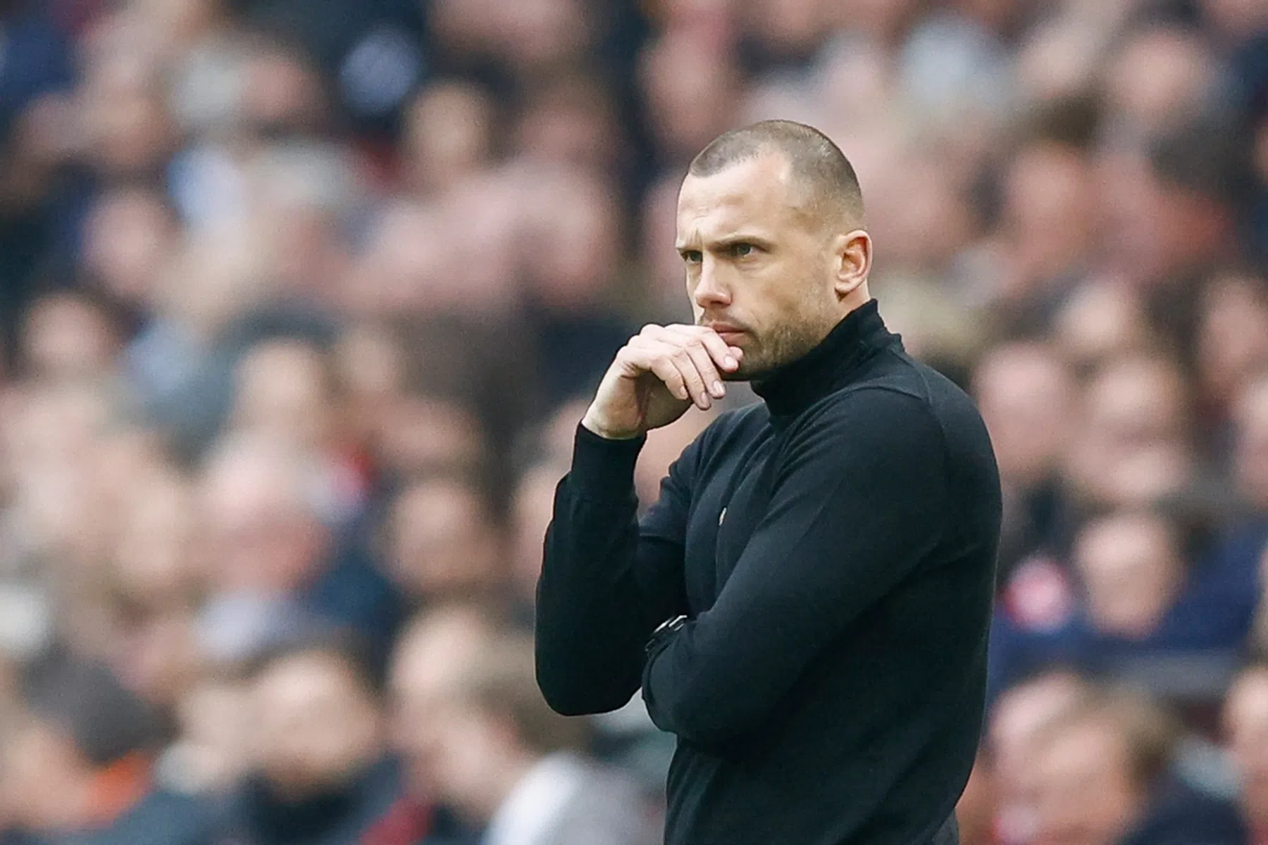Heitinga gooit het om bij Ajax: Baas en Brobbey starten in Deventer