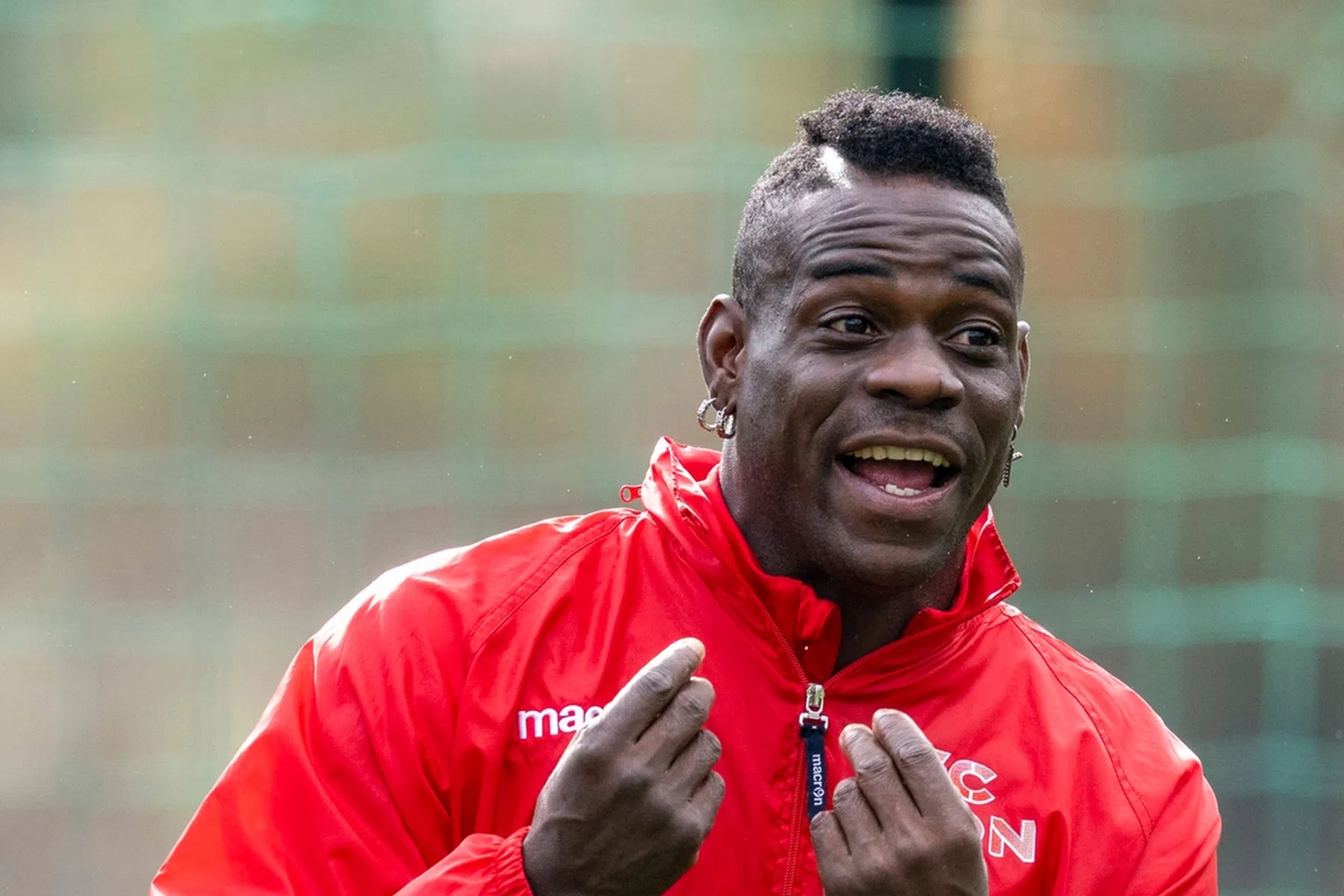 Cryptische boodschap Balotelli in Mancini-discussie