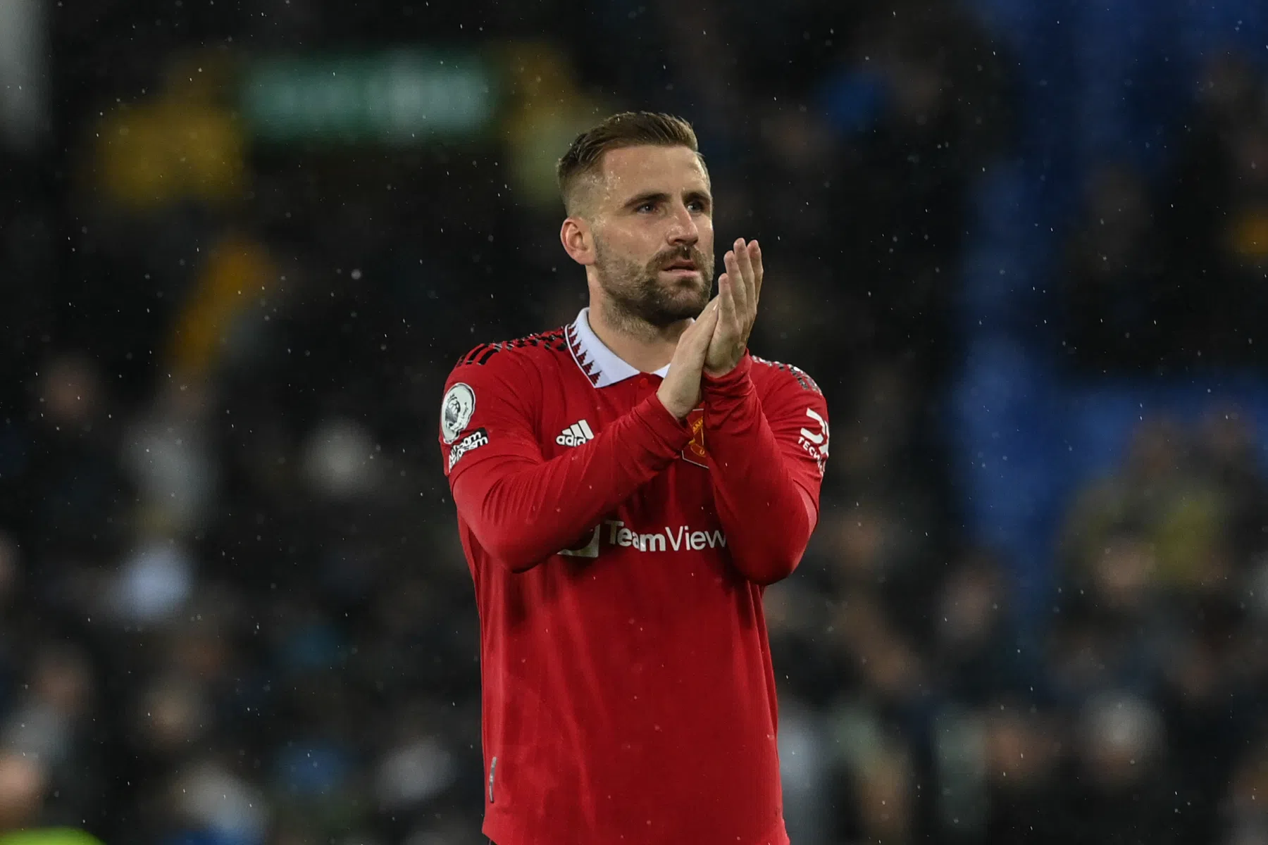 Shaw wil onderdeel zijn van 'speciaal' Manchester United en verlengt