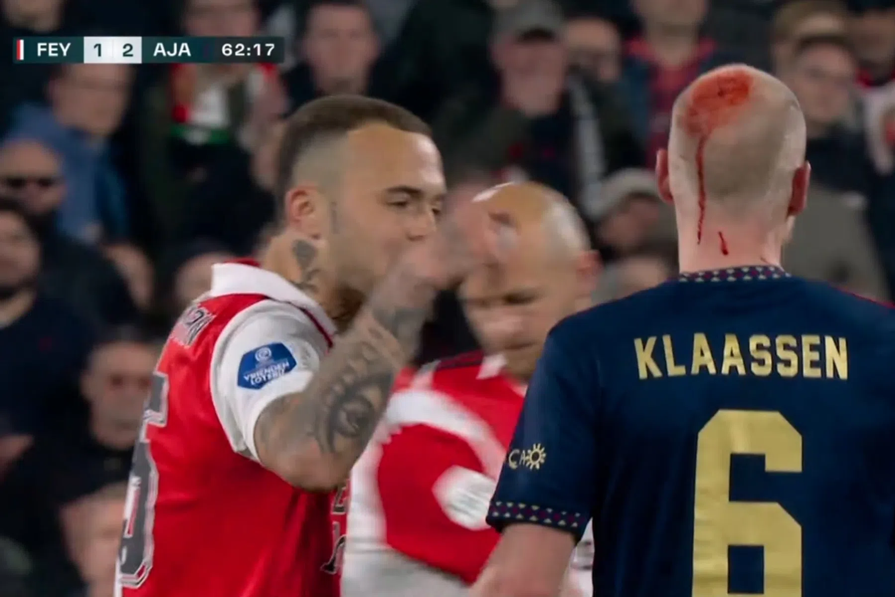 Klaassen raakt gewond door gegooid object: Klassieker half uur stilgelegd