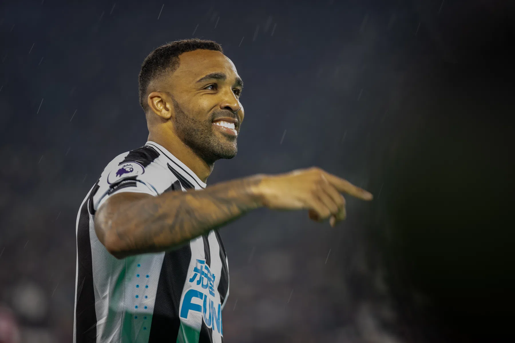 Newcastle-spits houdt woord en viert doelpunt met bekend dansje