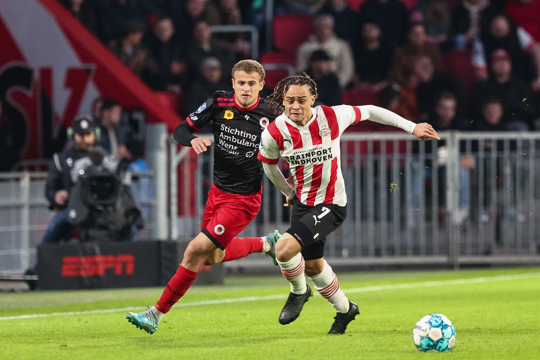 Vink steekt loftrompet over Simons en deelt suggesties voor nieuwe club