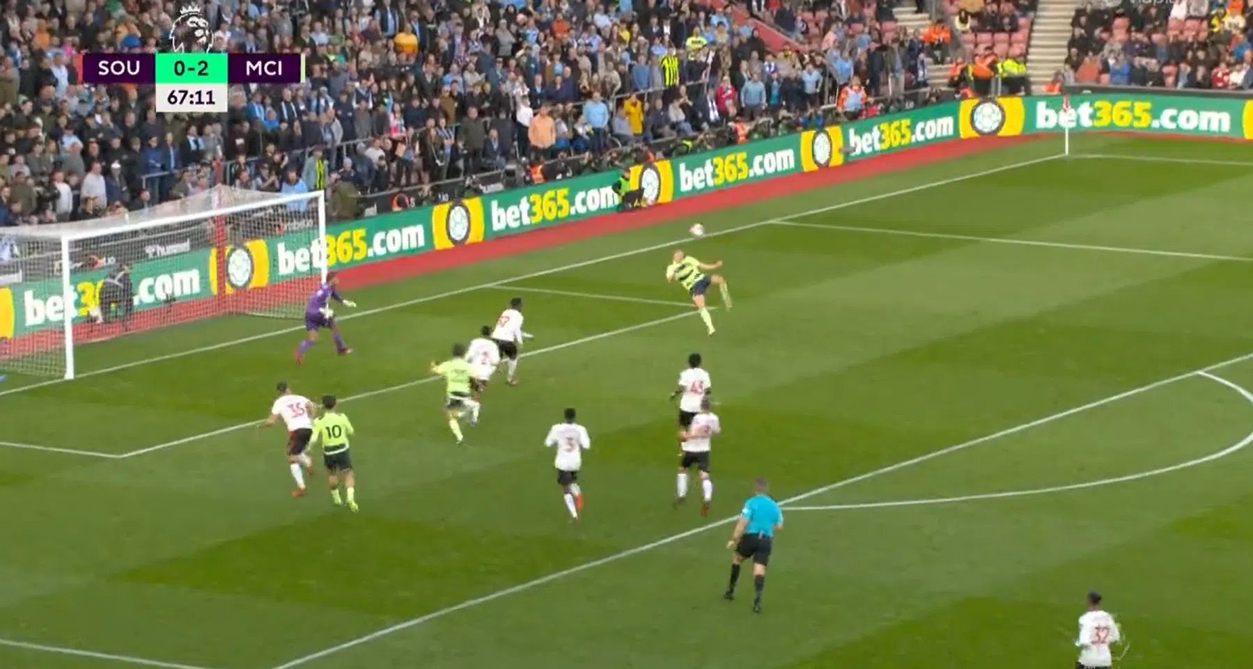 Haaland heeft met prachtige omhaal record Van Nistelrooij te pakken