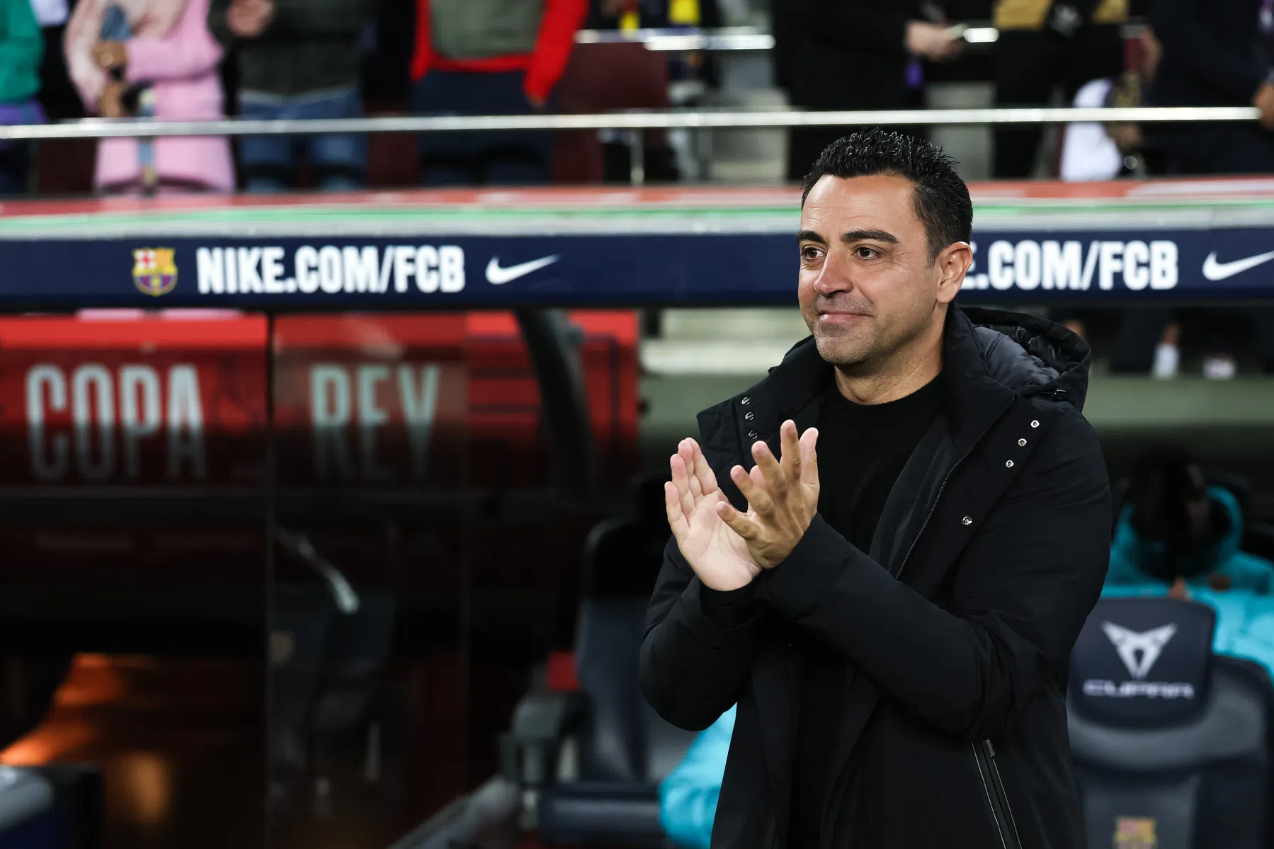 Xavi gaat in op kloof met Real en vermeende noodvergadering