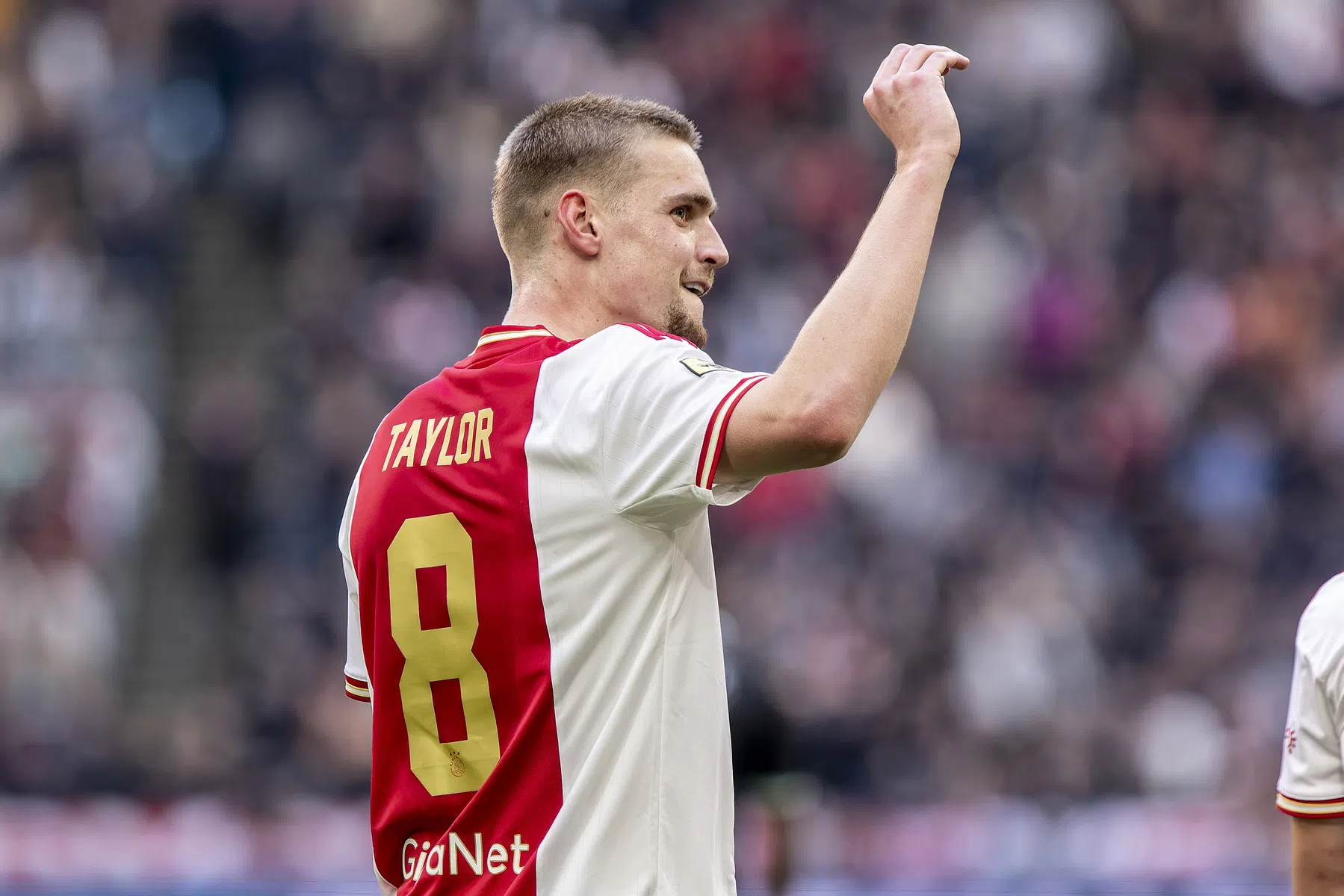 Taylor kijkt met schuin oog naar PSV: 'Is ons schema zwaarder?'