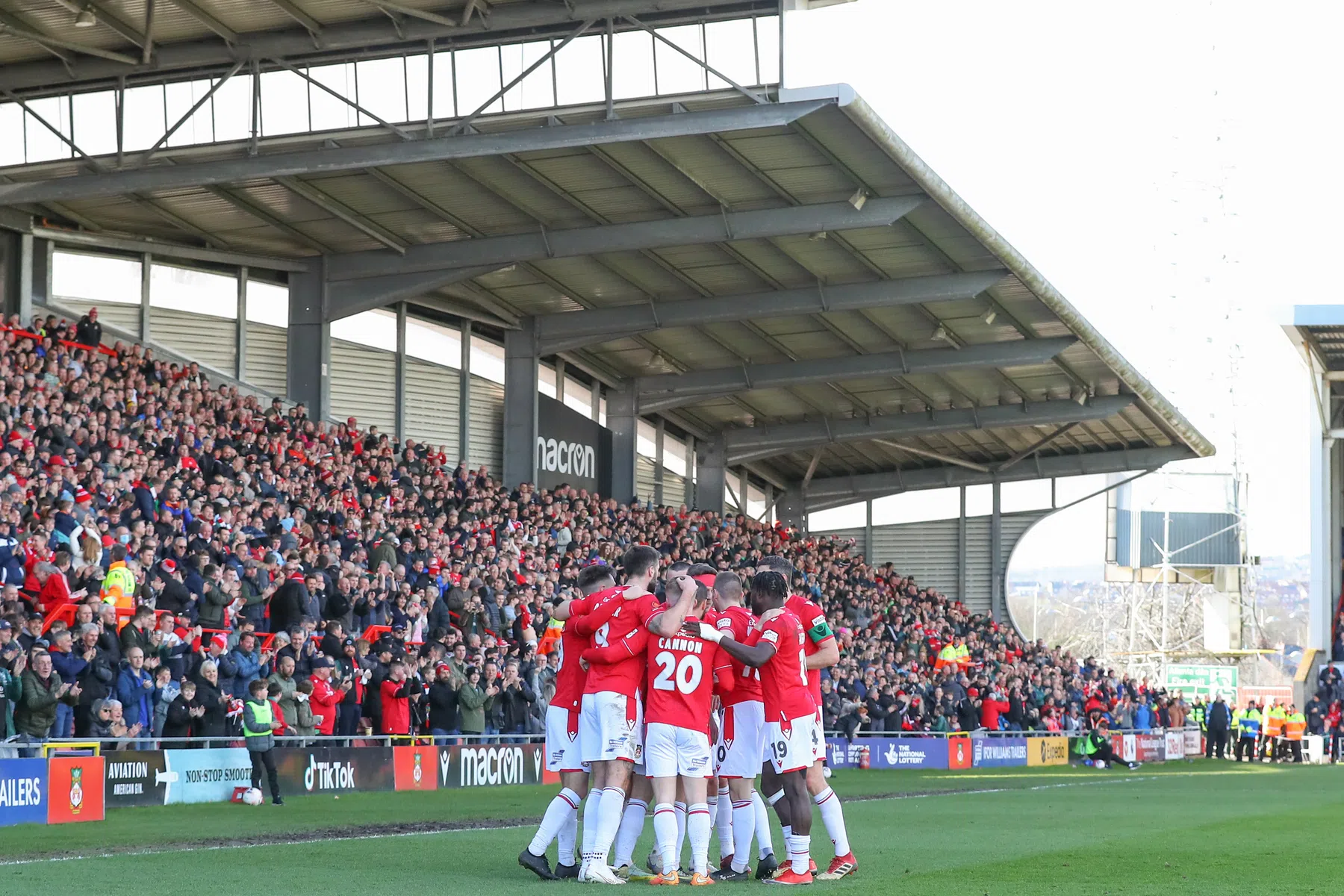 Hollywood-club Wrexham schrijft nieuw hoofdstuk in bijzondere Britse titelstrijd 