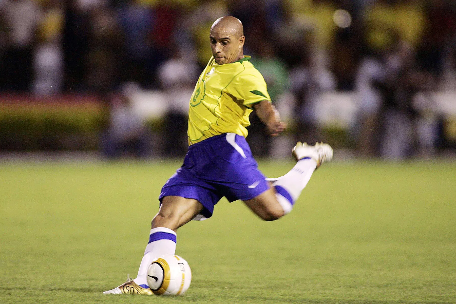 Roberto Carlos, schepper van de meest onmogelijke vrije trap én corner