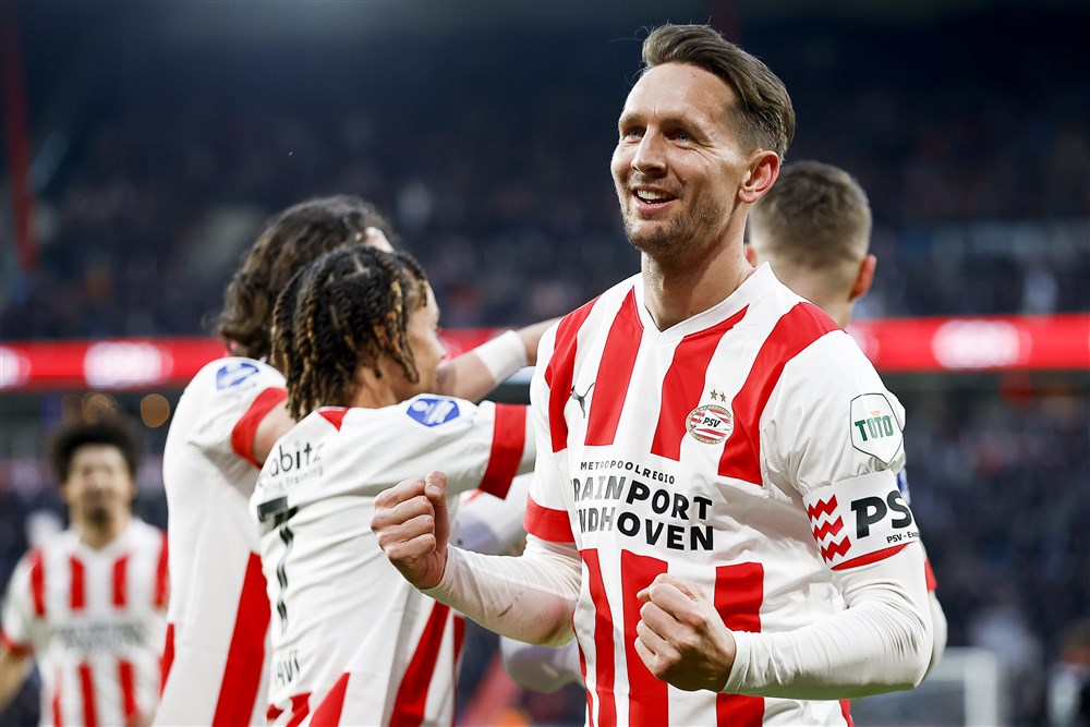 Van Nistelrooij voert twee wijzigingen door bij PSV, De Jong start