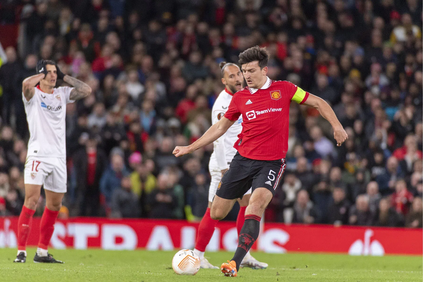 Negatieve hoofdrol voor Maguire bij snelle achterstand voor Ten Hag