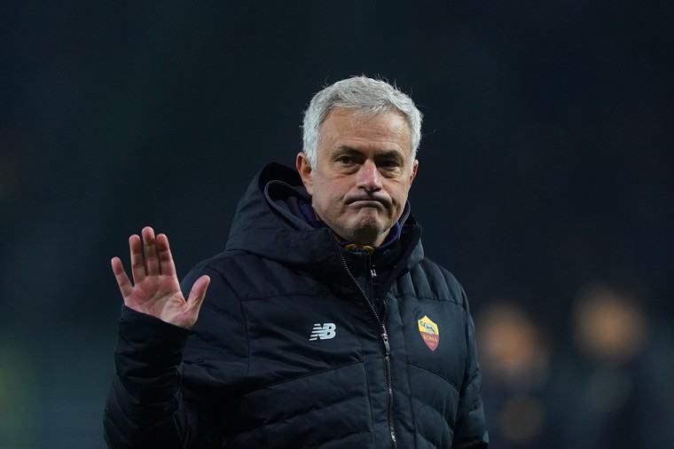 Angst voor Nederlandse opmars groeit: 'Frankrijk steunt Mourinho'