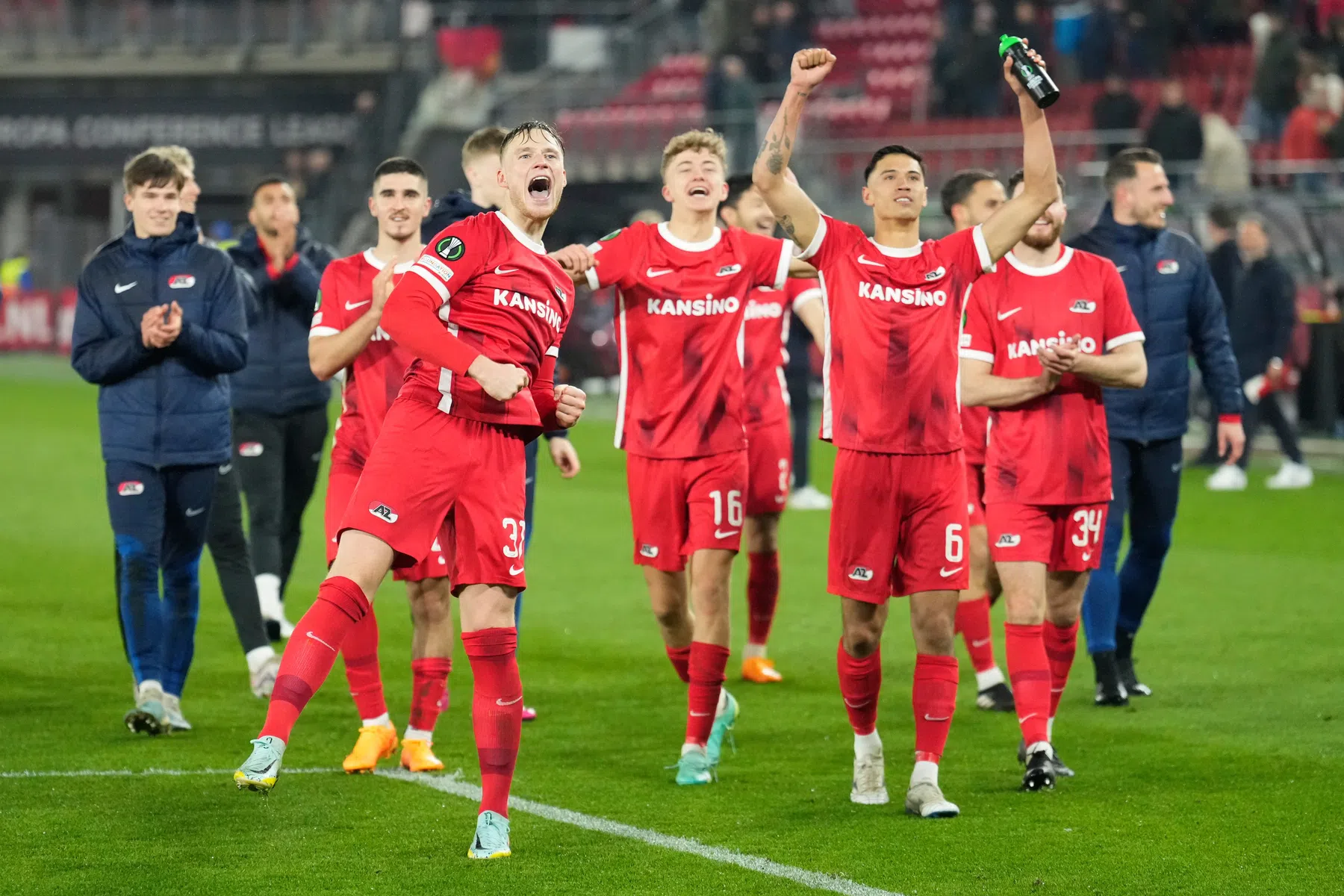 De gedroomde comeback van AZ: 'Jongens, willen jullie achter de hekken blijven?'