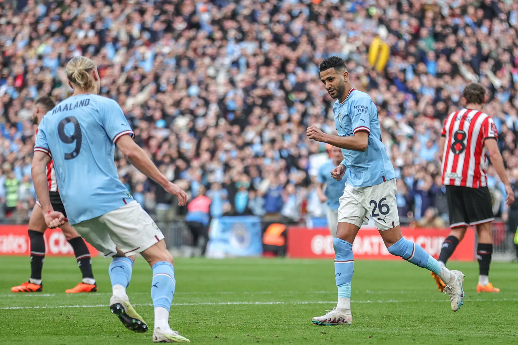 Hattrickheld Mahrez schiet Manchester City naar FA Cup-finale