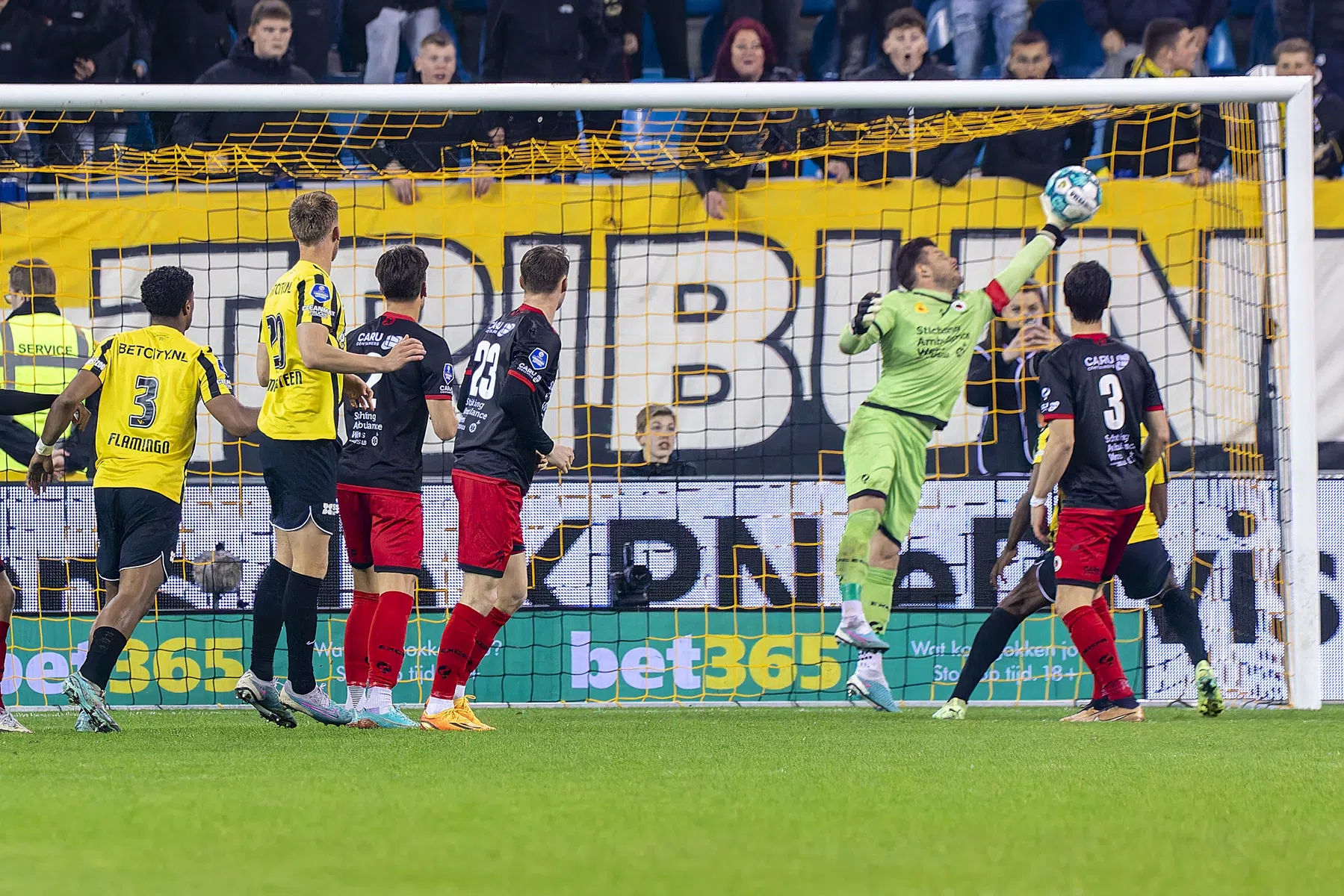 Vitesse frustreert zichzelf en loopt zich in degradatiestrijd stuk op Excelsior