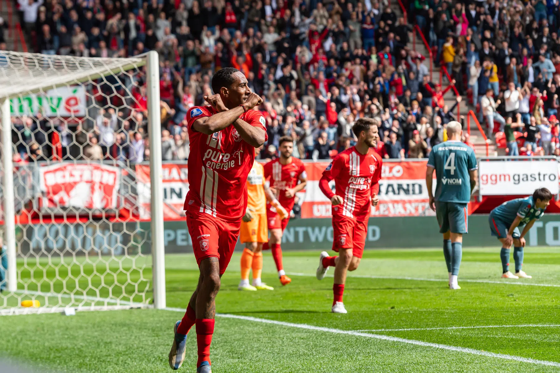 Sparta slaat aanval FC Twente af in verhit spektakelstuk