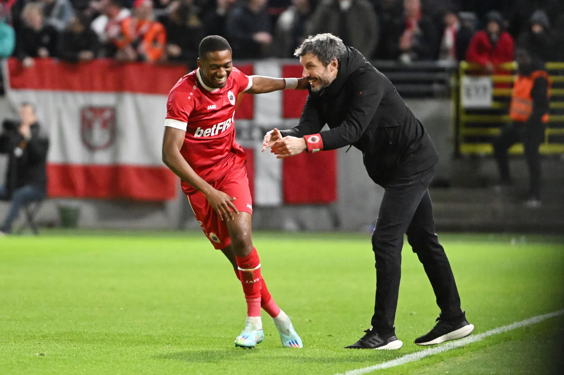 Van Bommel met goed gevoel naar kampioenspoule na zege Antwerp