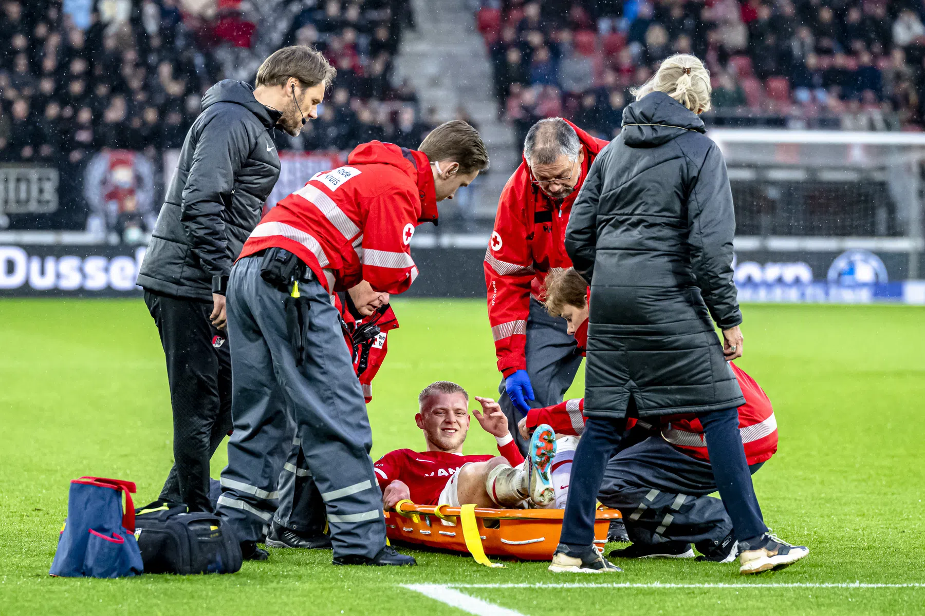 Winnend AZ heeft in zijn jacht op Ajax bijna geen aanvallers meer over