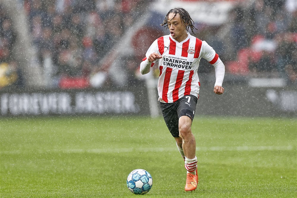 Koeman adviseert Xavi Simons om bij PSV te blijven