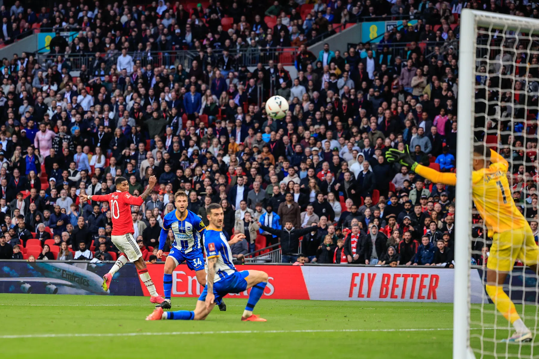Ten Hag met Man Utd na strafschoppen tegen Brighton naar FA Cup-finale