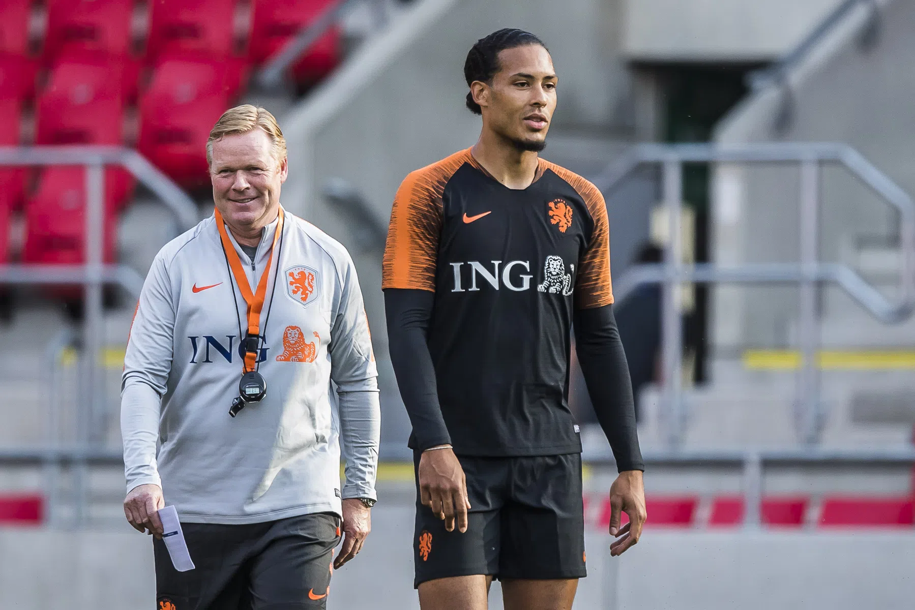Koeman waarschuwt Van Dijk: 'Het zal beter moeten'