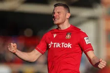 Thumbnail for article: Paul Mullin in Wrexham en het leven als reeks herinneringen