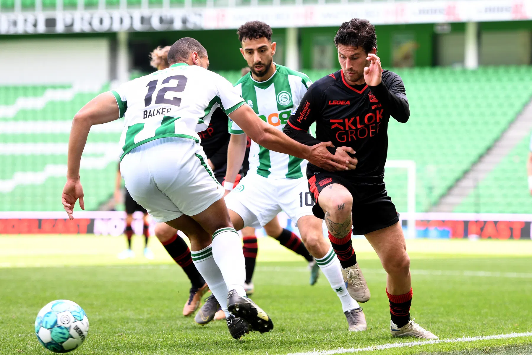 Lege tribunes en wéér een nederlaag: NEC duwt Groningen dieper in de put