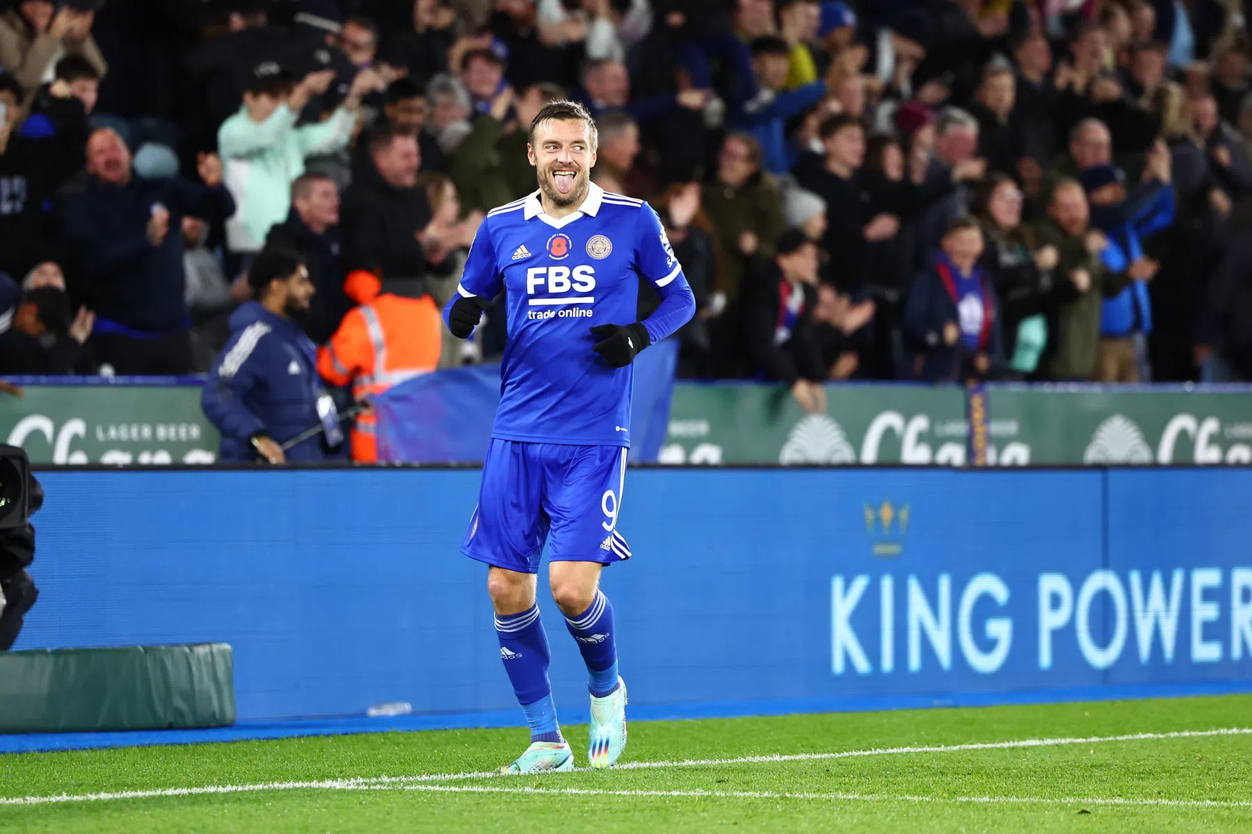 Vardy (36) verhoogt spanning in kelder Premier League, Villa passeert Spurs