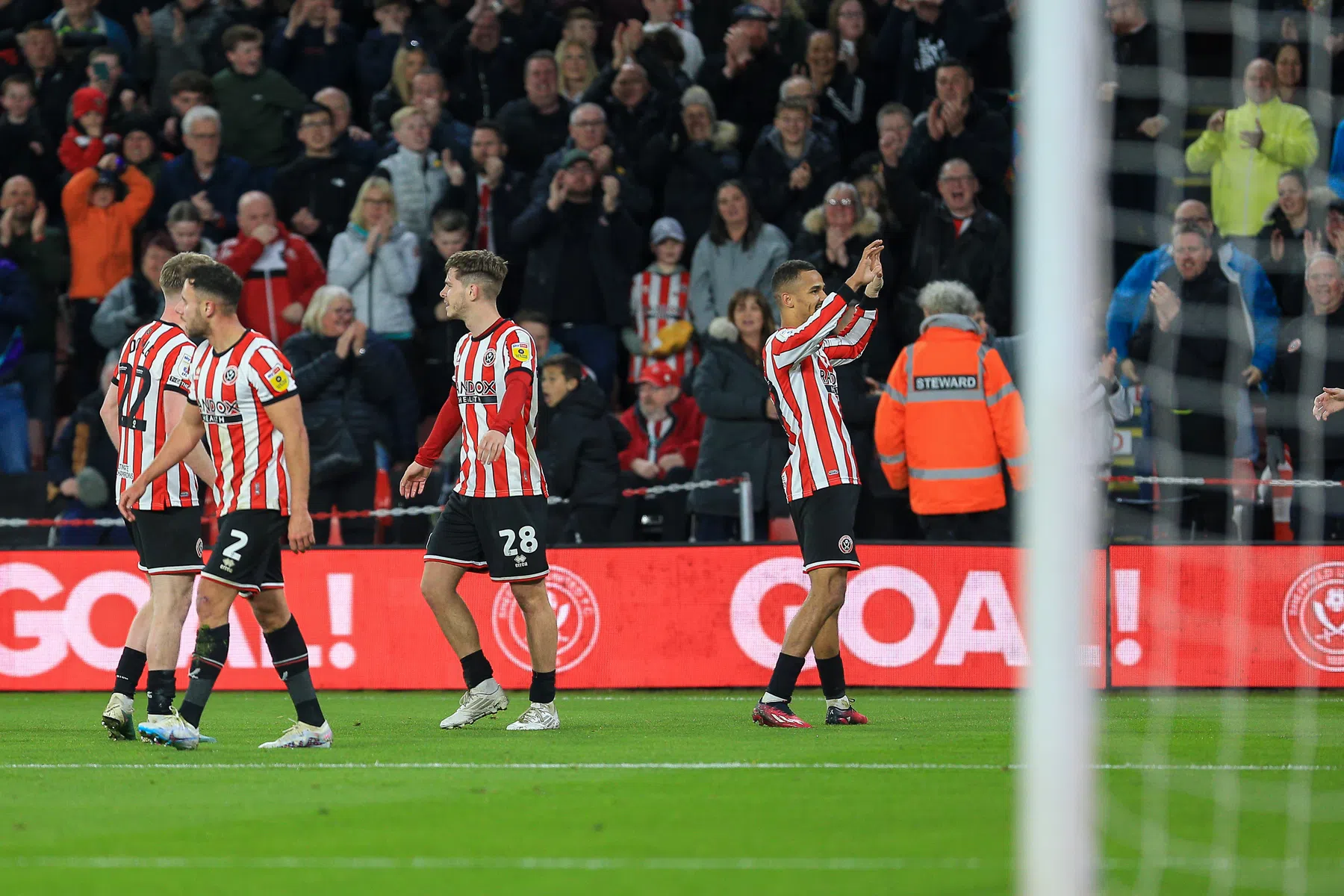 Sheffield United nu niet afhankelijk van play-offs: Premier League-rentree een feit