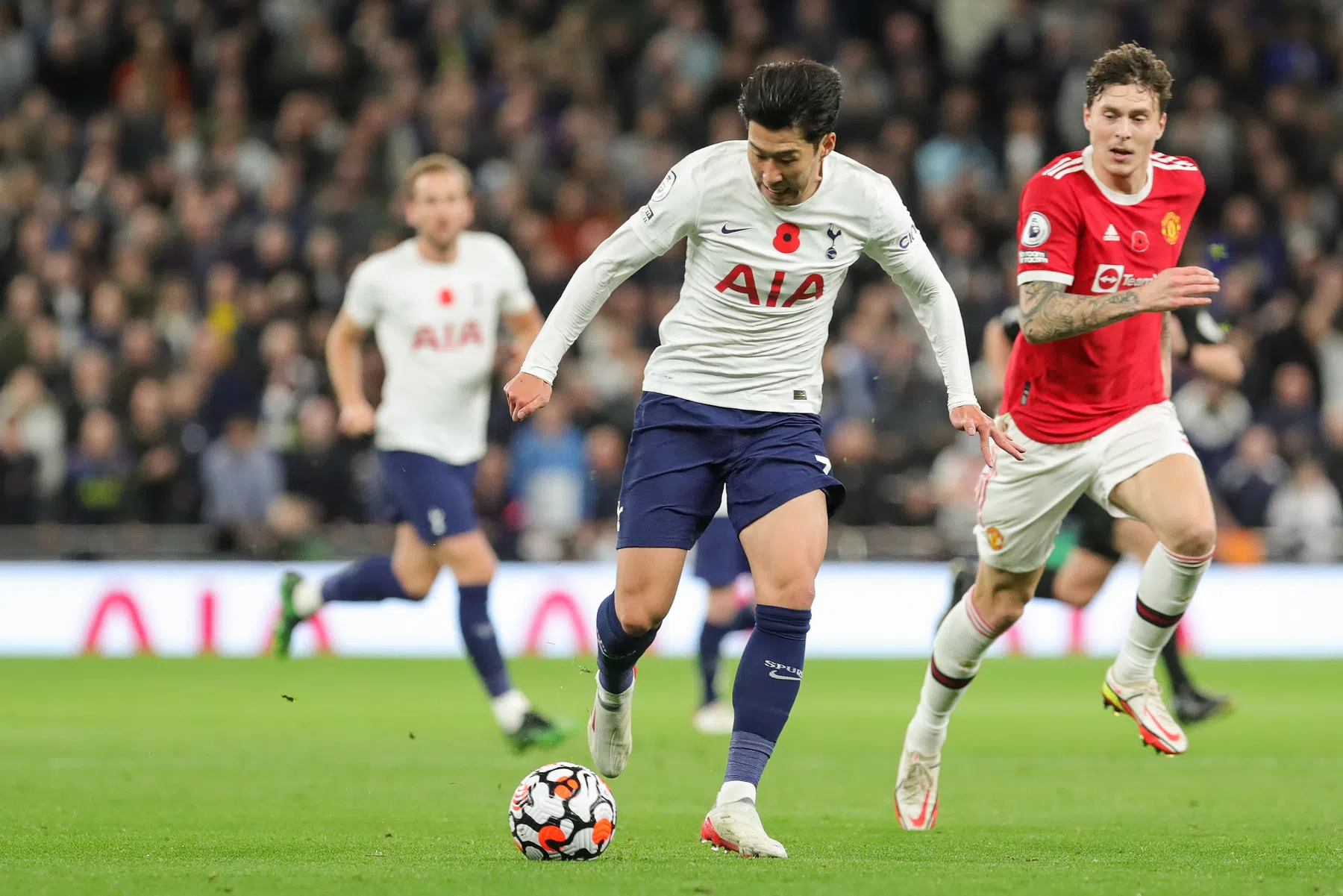 Manchester United laat zege glippen en kan Tottenham nog niet wegstrepen