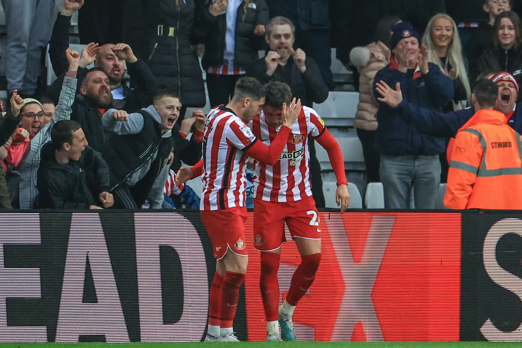 Sunderland houdt Premier League-droom in leven dankzij ultieme comeback