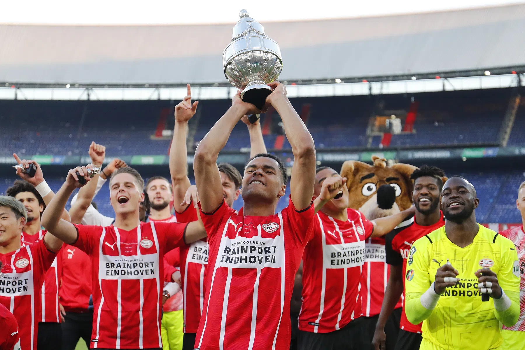 Voetbal op tv: waar kun je de bekerfinale tussen Ajax en PSV bekijken?