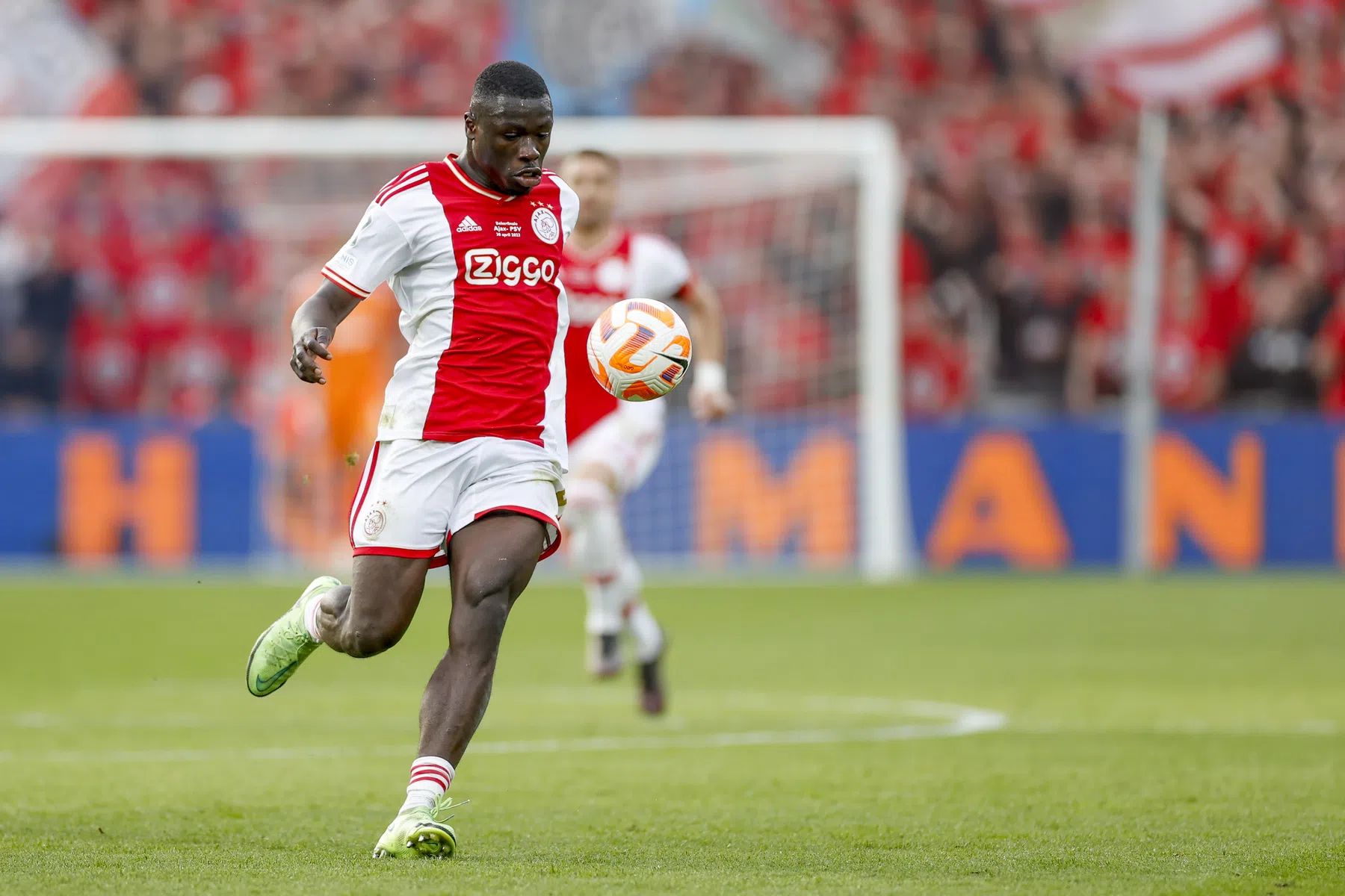 Brobbey baalt: 'Als Steven zich omdraait, had hij kunnen scoren'