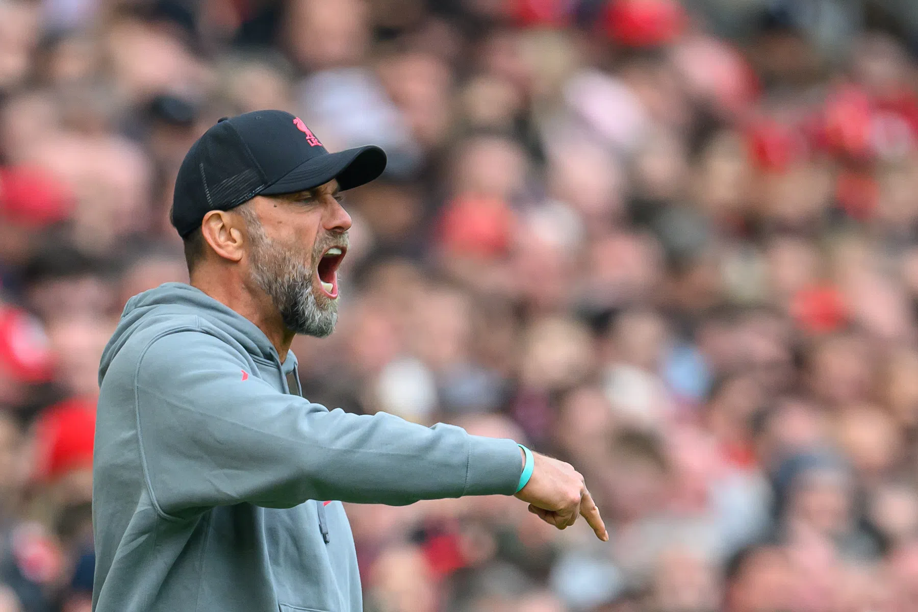 Lachwekkende beelden: Klopp raakt geblesseerd bij vieren van goal