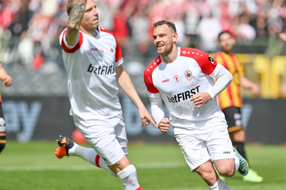 Van Bommel grijpt eerste prijs als trainer: Antwerp wint Belgische beker